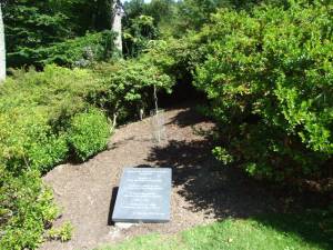 The memorial to Anne McLaren, 11 Aug 09